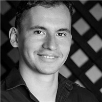 Igor Kulatov照片